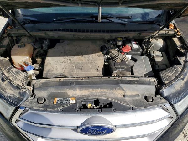2017 FORD EDGE Titanium — Engine bay