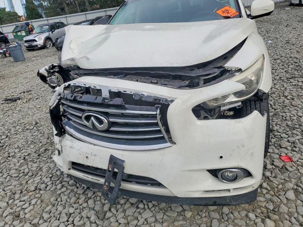 2015 INFINITI QX60 — Engine bay