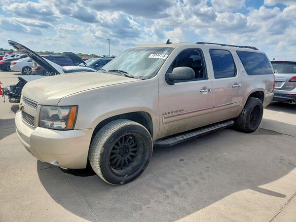 2014 CHEVROLET SUBURBAN LTZ — Front 3/4