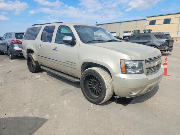 2014 CHEVROLET SUBURBAN LTZ — Passenger 3/4
