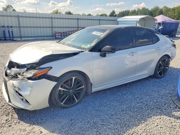2018 TOYOTA CAMRY — Front 3/4