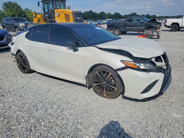 2018 TOYOTA CAMRY — Passenger 3/4