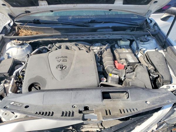 2018 TOYOTA CAMRY — Engine bay