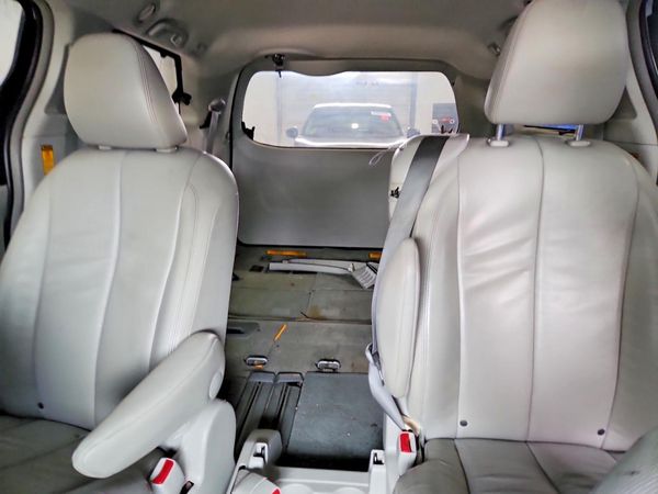 2014 TOYOTA SIENNA — SUVN