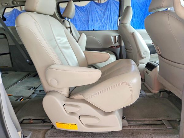 2014 TOYOTA SIENNA — PSRS