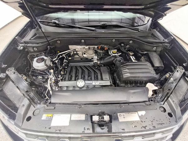 2018 VOLKSWAGEN ATLAS SE — Engine bay