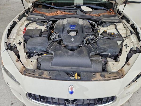 2015 MASERATI GHIBLI — Engine bay
