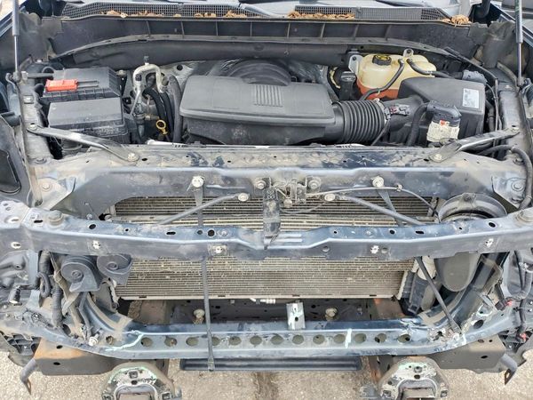 2020 CHEVROLET SILVERADO LT — Engine bay