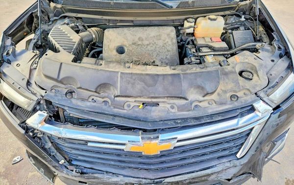 2022 CHEVROLET TRAVERSE LS FL — Engine bay