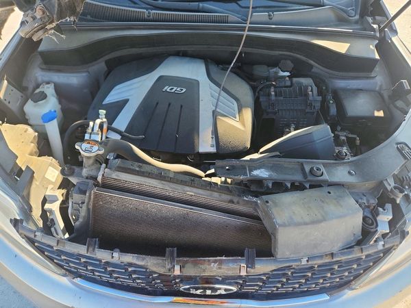 2015 KIA SORENTO GL — Engine bay
