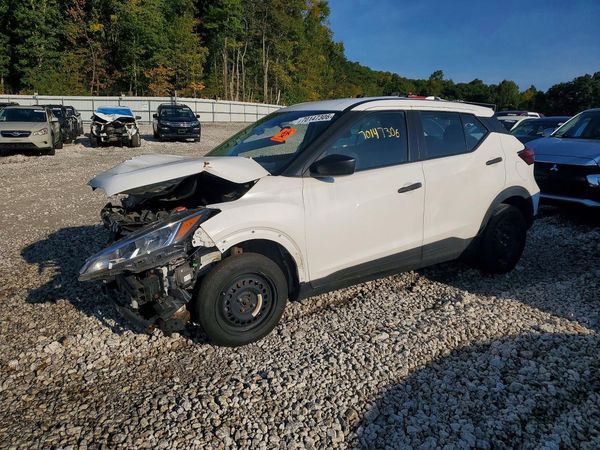 2021 NISSAN KICKS S — Front 3/4