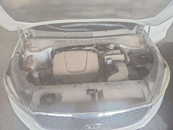 2016 KIA SORENTO EX — Engine bay