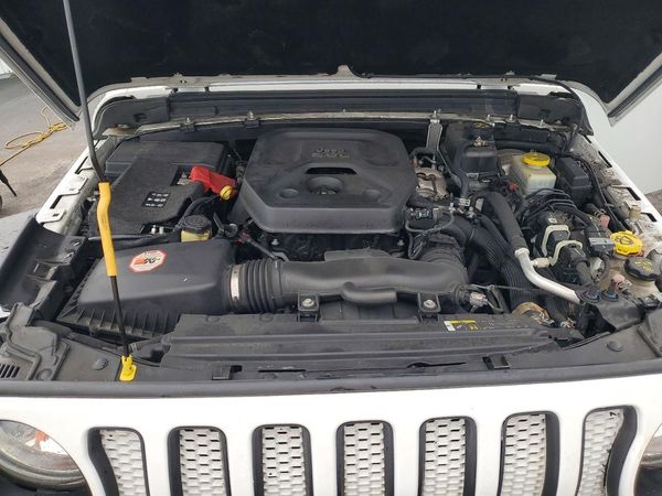 2018 JEEP WRANGLER Unlimited Sport — Engine bay