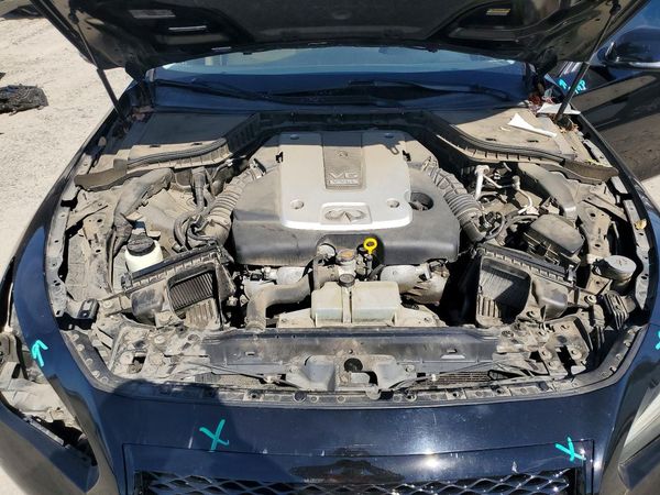 2014 INFINITI Q50 — Engine bay