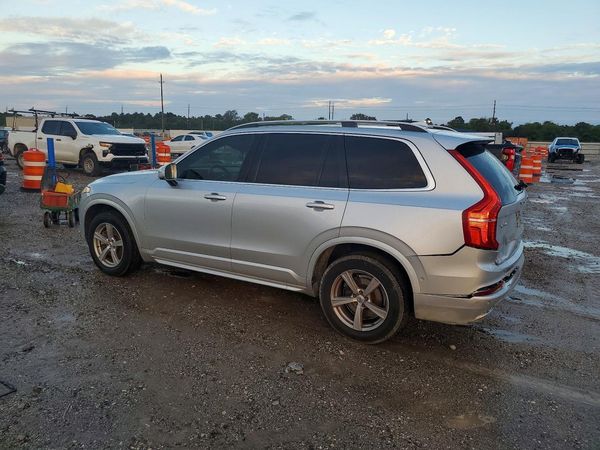 2017 VOLVO XC90 Momentum — DSRA