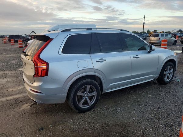 2017 VOLVO XC90 Momentum — PSRA
