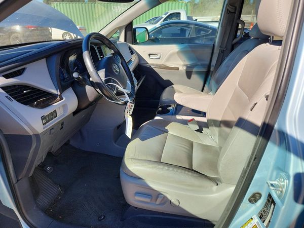 2016 TOYOTA SIENNA — DENT