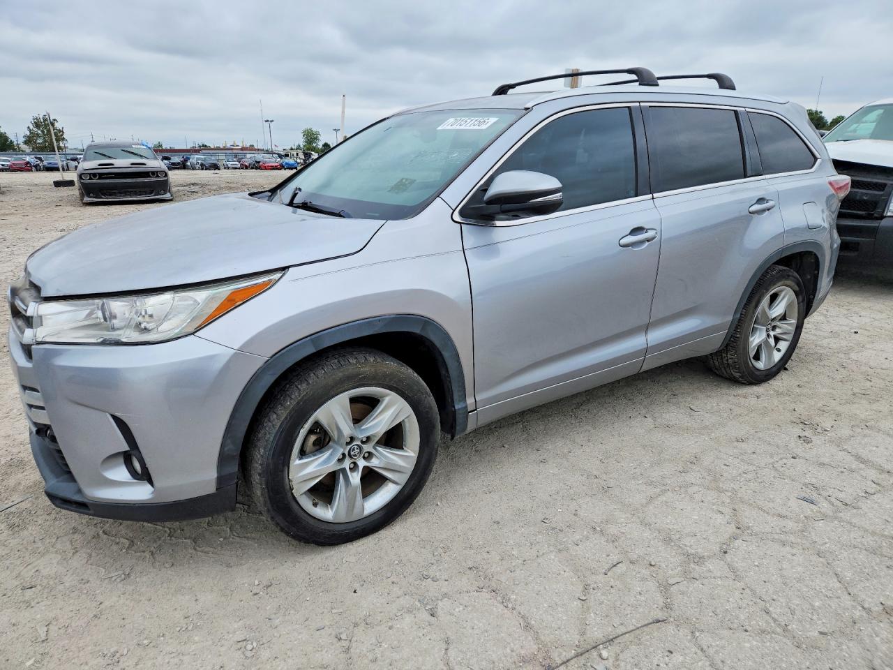 2016 TOYOTA HIGHLANDER Base/Hybrid — Front 3/4