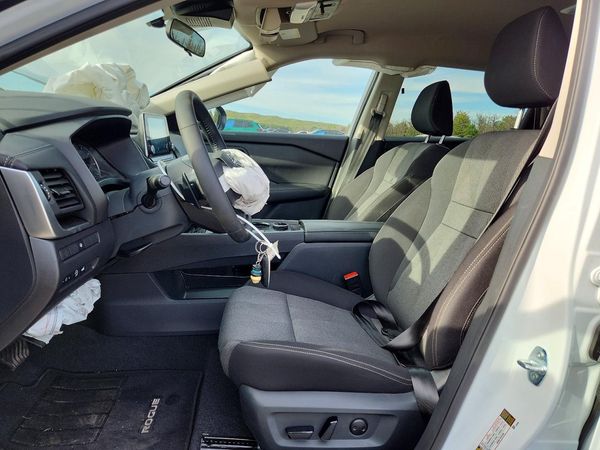 2026 NISSAN ROGUE SV — DENT