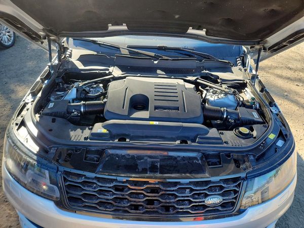 2021 LAND ROVER RANGEROVER HSE Westminster Edition — Engine bay