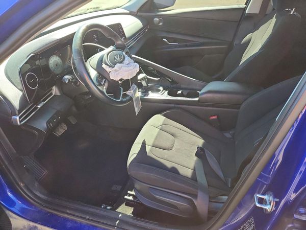 2022 HYUNDAI ELANTRA SEL w/ Convenience Pkg — DENT