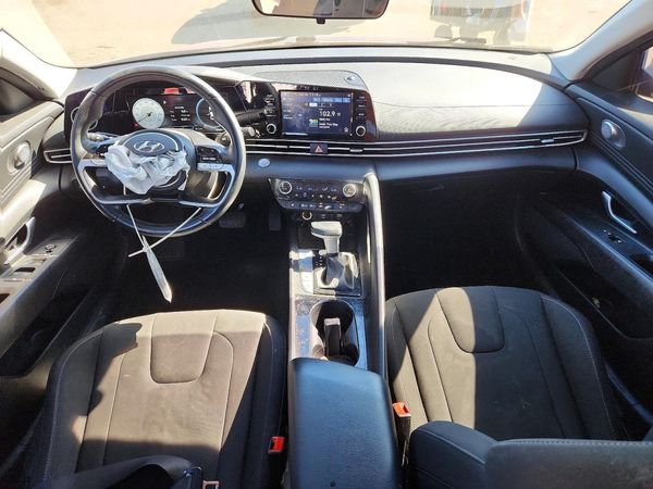 2022 HYUNDAI ELANTRA SEL w/ Convenience Pkg — CKPT