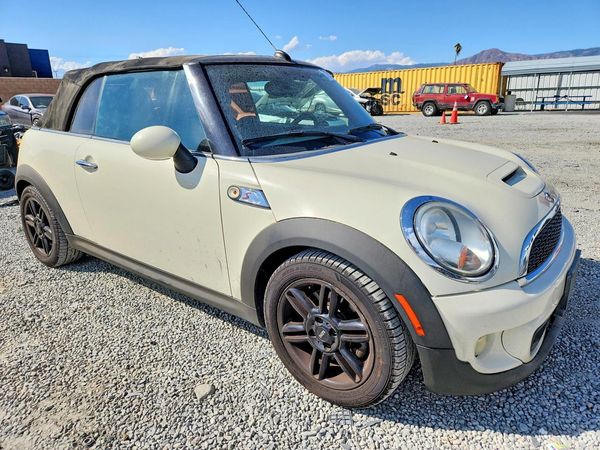 2015 MINI COOPER — Passenger 3/4