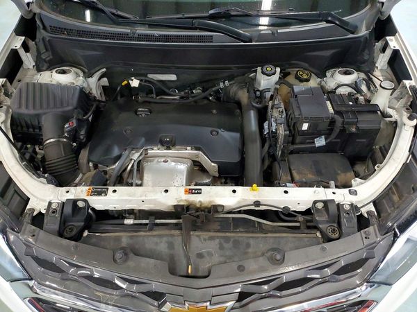 2020 CHEVROLET EQUINOX LT (2LT) — Engine bay