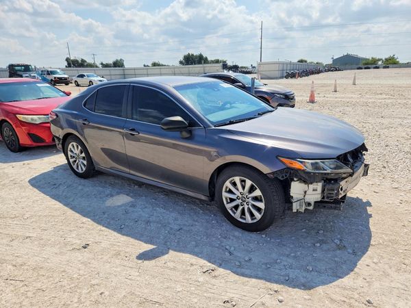 2018 TOYOTA CAMRY L/LE/SE/XLE — Passenger 3/4