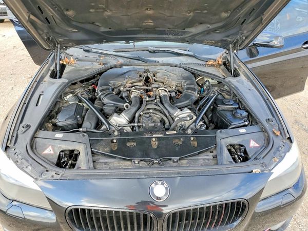 2012 BMW 5 SERIES xDrive — Engine bay