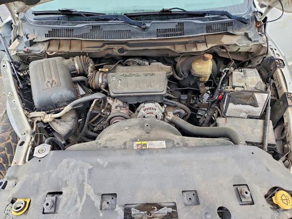 2013 RAM 1500 SLT — Engine bay
