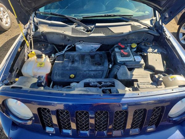 2014 JEEP PATRIOT Sport — Engine bay
