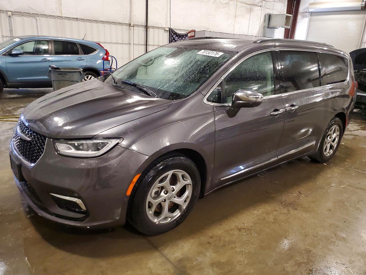 2022 CHRYSLER PACIFICA Limited — Front 3/4
