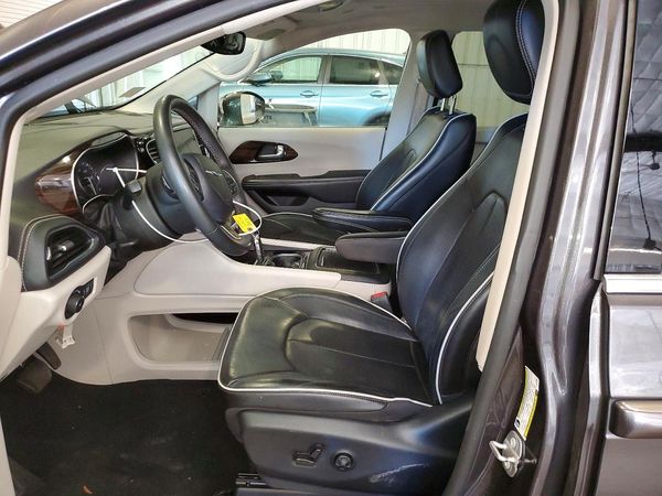 2022 CHRYSLER PACIFICA Limited — DENT