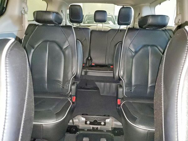 2022 CHRYSLER PACIFICA Limited — SUVN