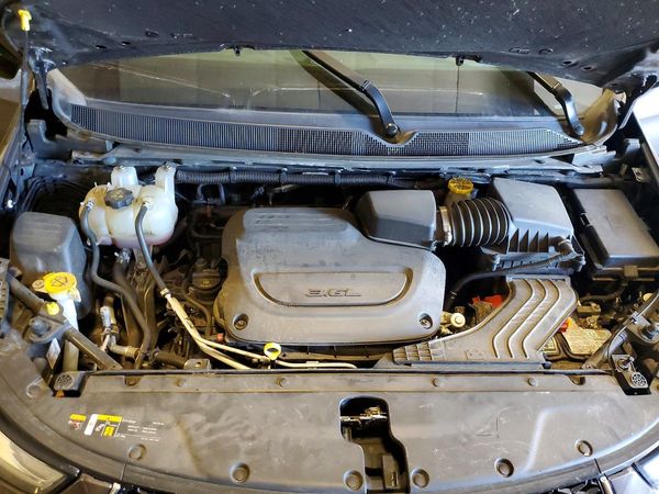 2022 CHRYSLER PACIFICA Limited — Engine bay