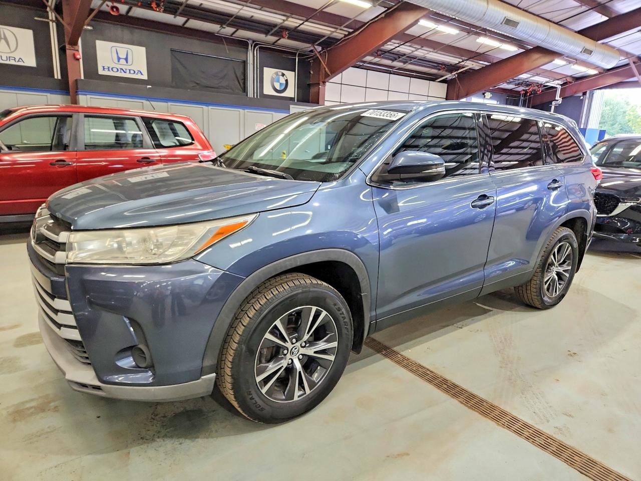 2019 TOYOTA HIGHLANDER LE/LE Plus — Front 3/4