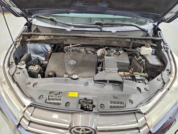 2019 TOYOTA HIGHLANDER LE/LE Plus — Engine bay
