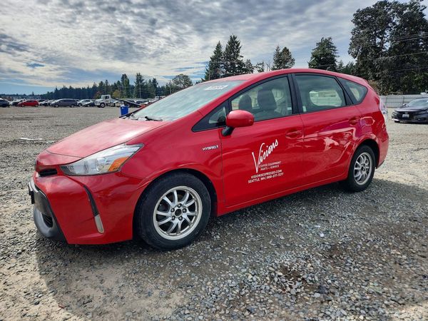 2015 TOYOTA PRIUS — Front 3/4