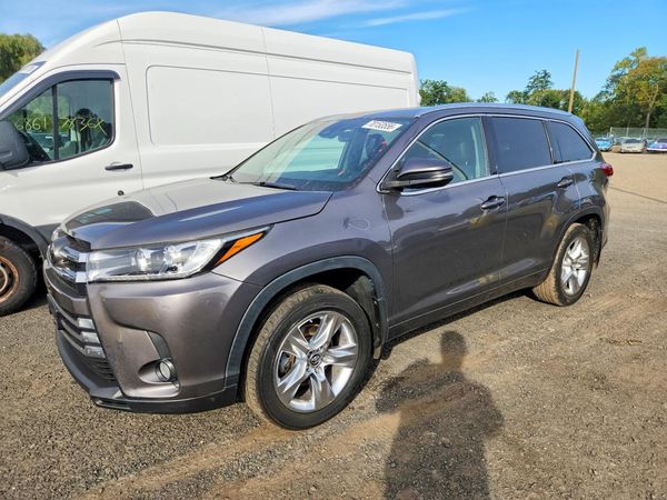 2018 TOYOTA HIGHLANDER — DSFA — Front 3/4