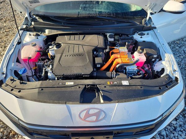 2026 HYUNDAI ELANTRA — Engine bay