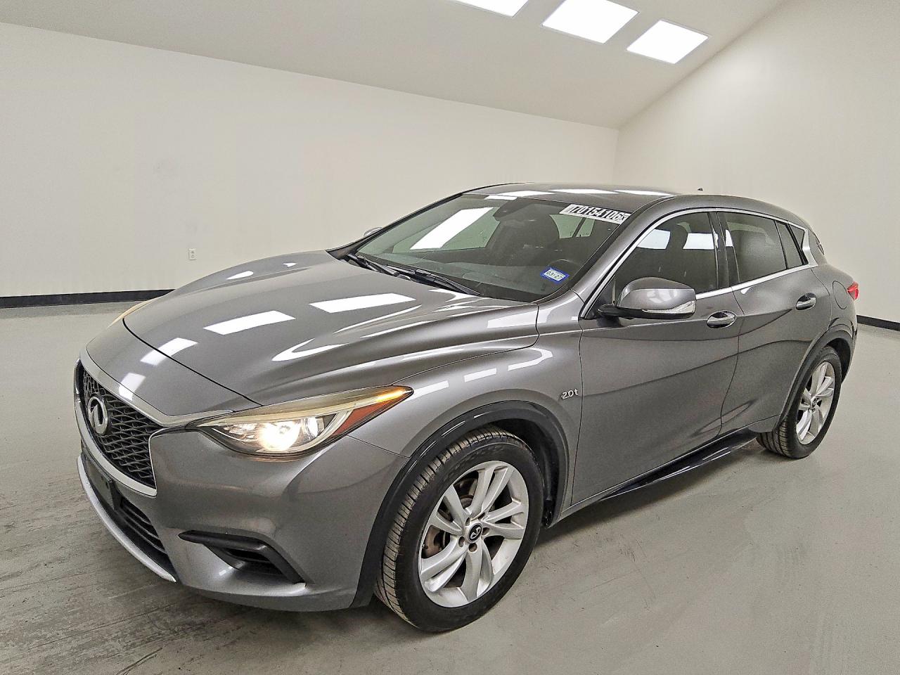 2017 INFINITI QX30 — Front 3/4