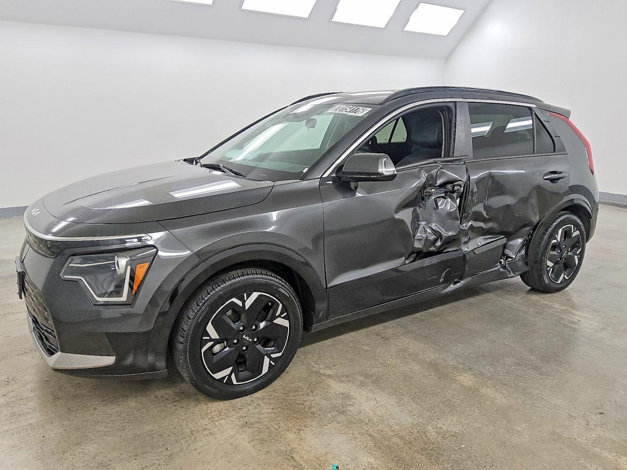 2023 KIA NIRO Wind — Front 3/4