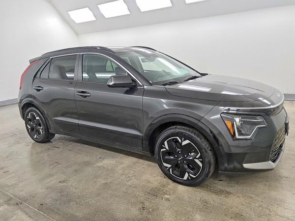 2023 KIA NIRO Wind — Passenger 3/4