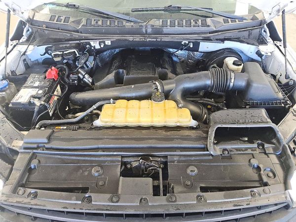 2019 FORD F150 — Engine bay