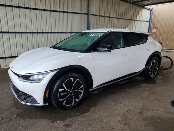 2024 KIA EV6 Light, Wind — Front 3/4