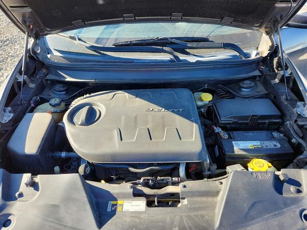 2014 JEEP CHEROKEE Limited — Engine bay
