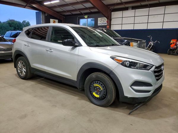 2018 HYUNDAI TUCSON SE Standard — Passenger 3/4
