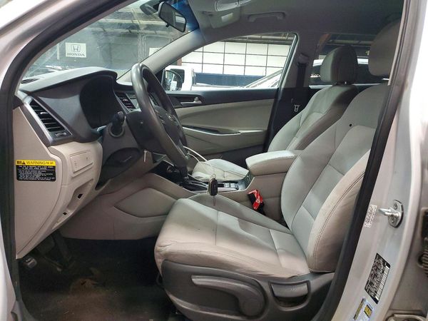 2018 HYUNDAI TUCSON SE Standard — DENT
