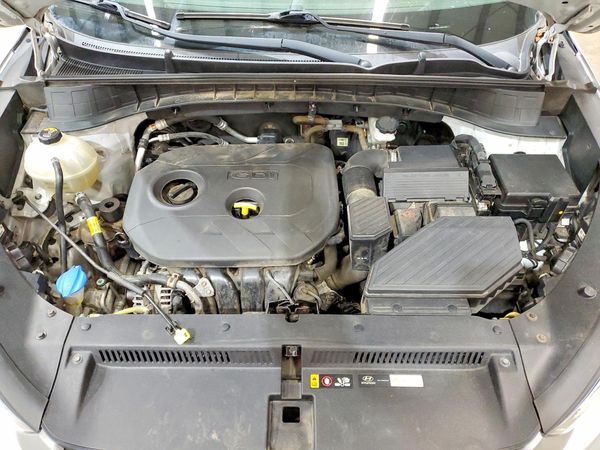 2018 HYUNDAI TUCSON SE Standard — Engine bay